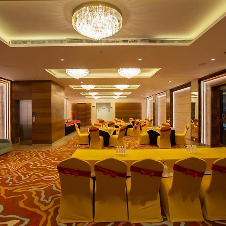 Celebrant Hotels&Banquet Váránasí Exteriér fotografie